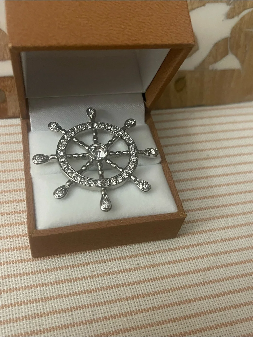Shipwheel pendant